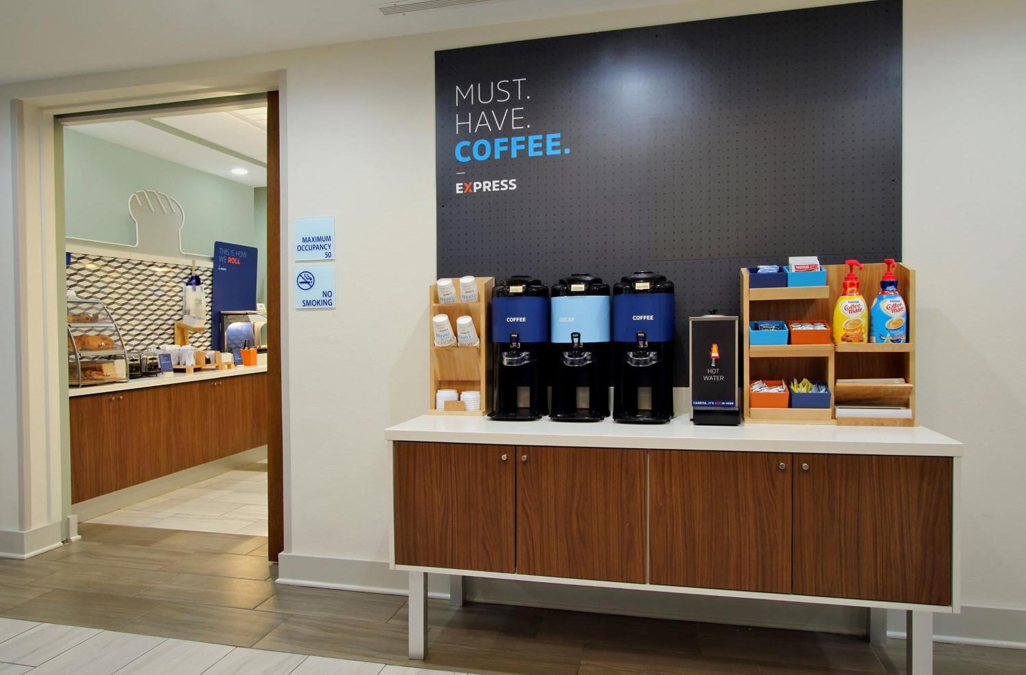 Holiday Inn Express Calgary South By Ihg Экстерьер фото