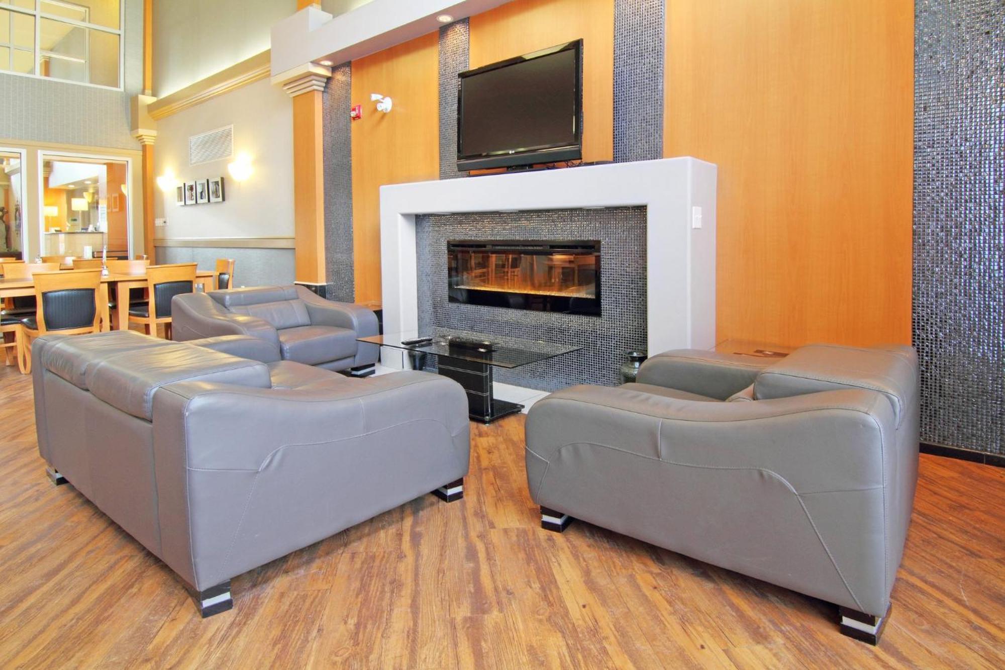 Holiday Inn Express Calgary South By Ihg Экстерьер фото