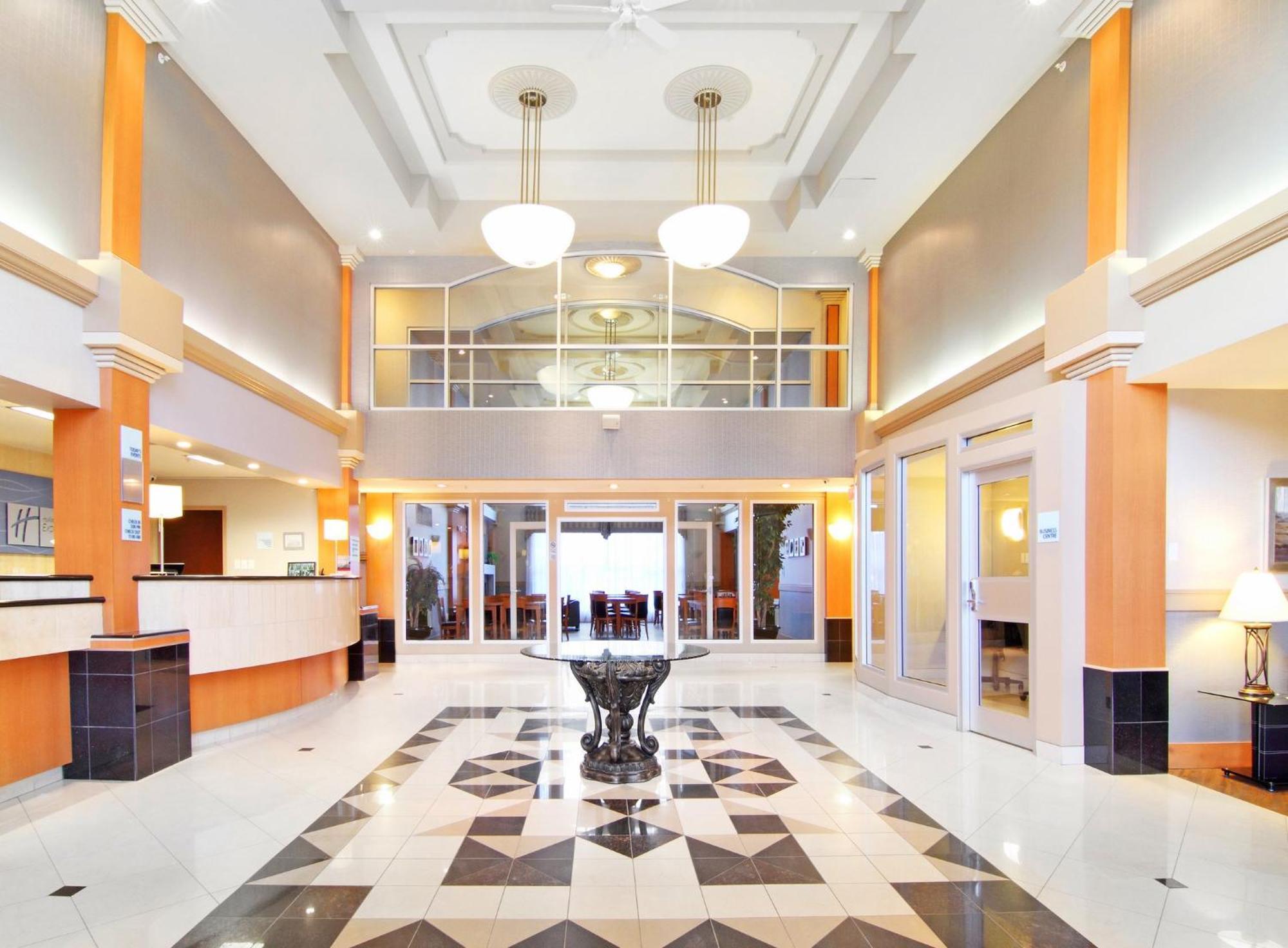 Holiday Inn Express Calgary South By Ihg Экстерьер фото