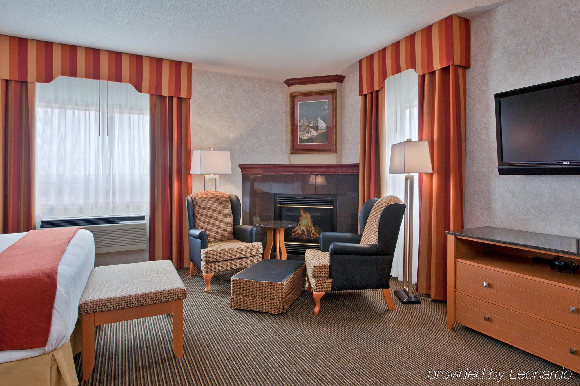 Holiday Inn Express Calgary South By Ihg Номер фото