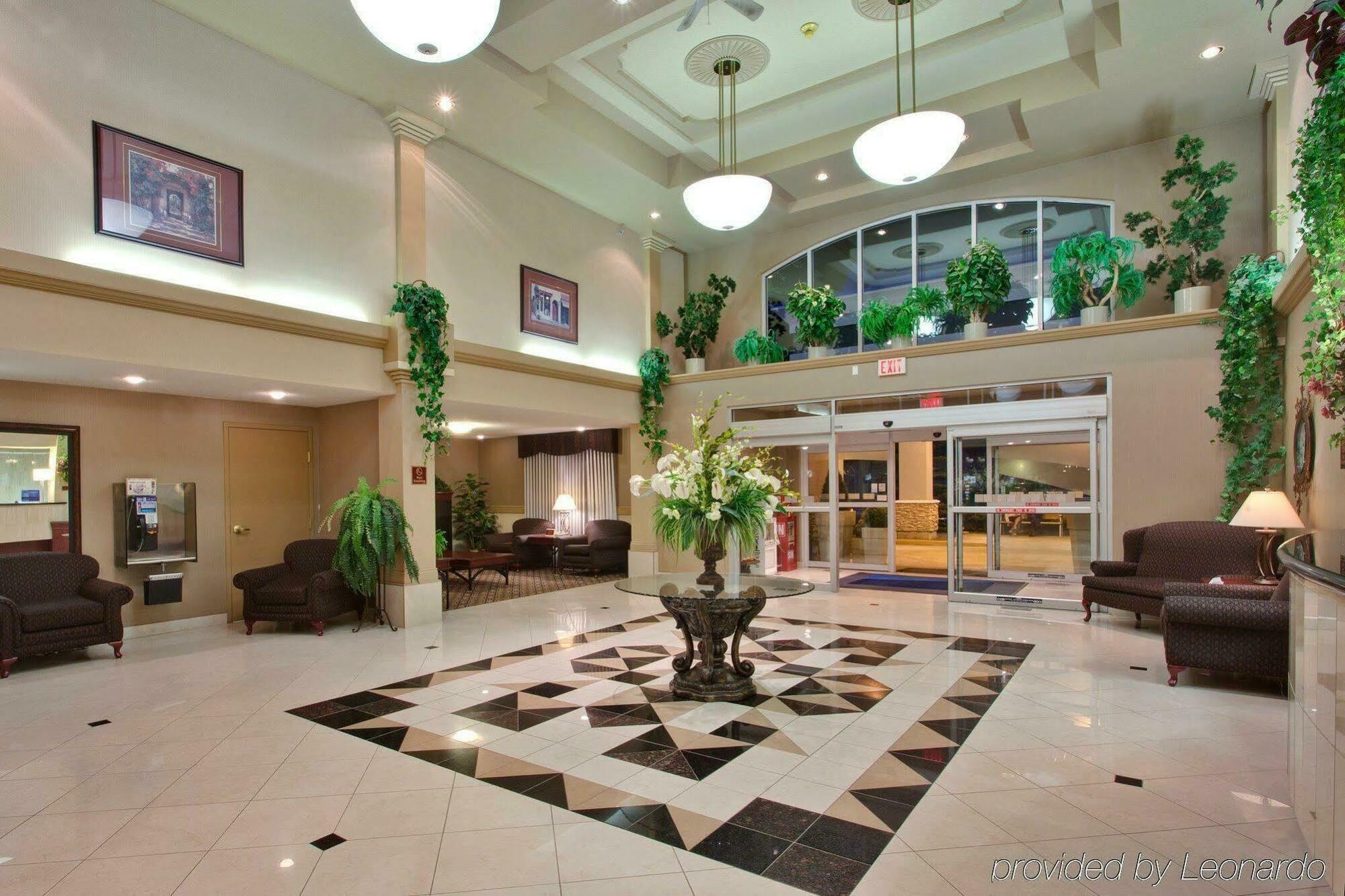 Holiday Inn Express Calgary South By Ihg Экстерьер фото