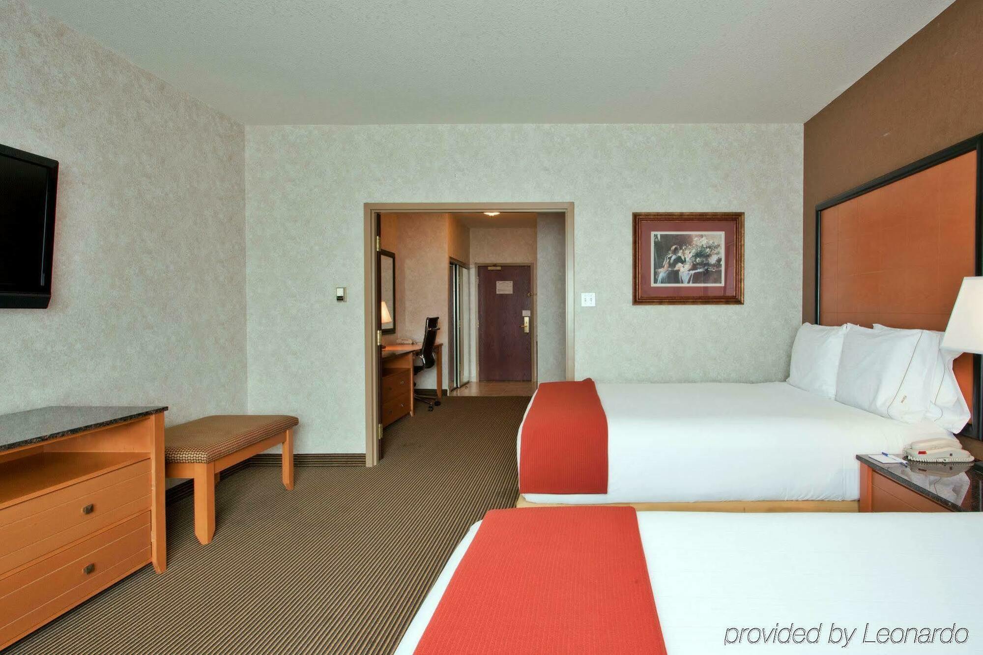 Holiday Inn Express Calgary South By Ihg Номер фото