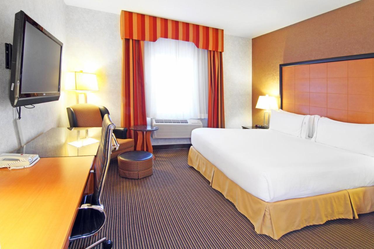 Holiday Inn Express Calgary South By Ihg Экстерьер фото