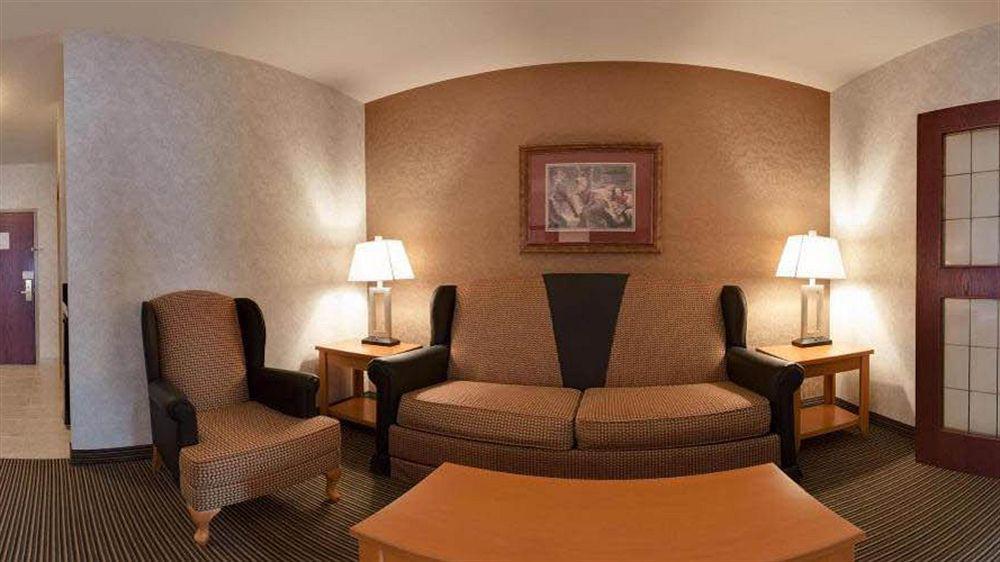 Holiday Inn Express Calgary South By Ihg Экстерьер фото